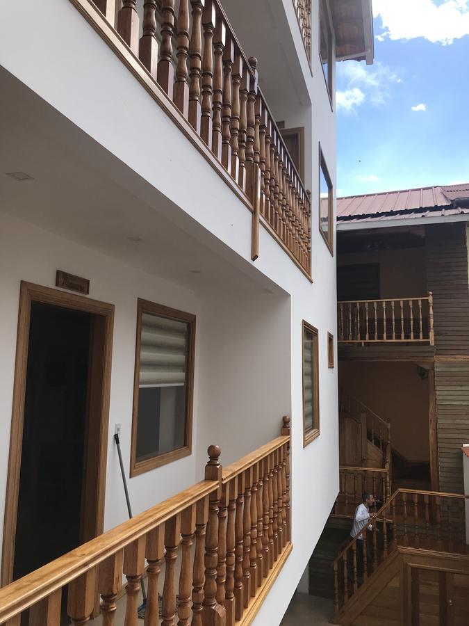 Community Hostel Alausi Luaran gambar